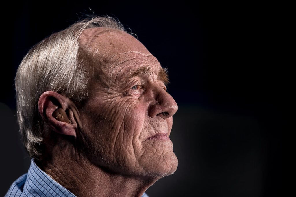 4 Telltale Signs of Hearing Loss