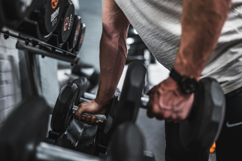 ACHIEVE YOUR 2025 FITNESS GOALS: SIMPLE TIPS THAT ACTUALLY WORK